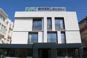 Leaf River Suites