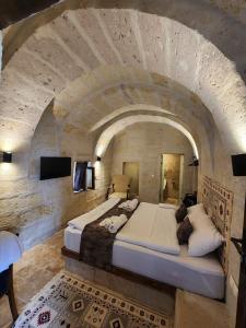 Mmf Cave House