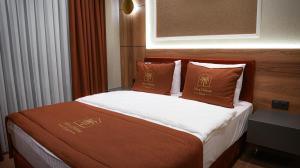Silva  Deluxe Hotel