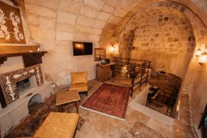 Vanessa Cave House