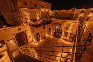 Vanessa Cave House