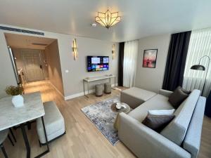 Weingart Suites Hotel