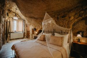Deluxe Cave, , 