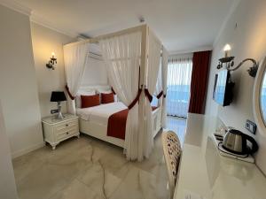 Romantic Suite, Deniz Manzaralı, Jakuzili