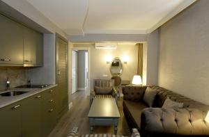 The Pine Hill Hotel & Suites