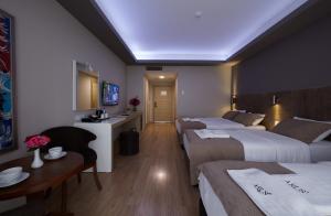 Deluxe Quad Oda, Sokak Manzaralı, 