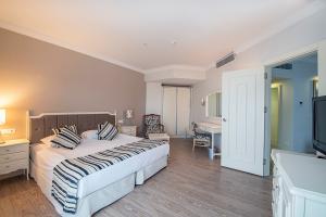 Crystal Tat Beach Golf Resort & Spa