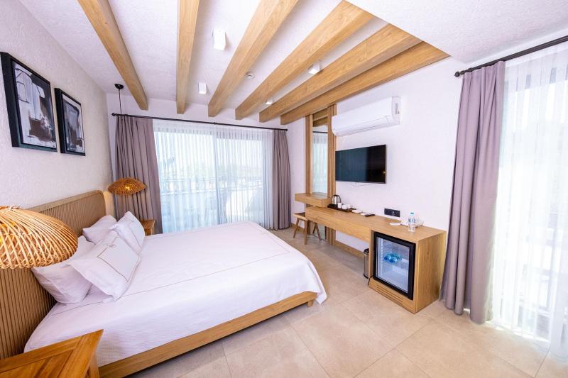 Executive Suite, Deniz ve Havuz Manzaralı, Balkonlu