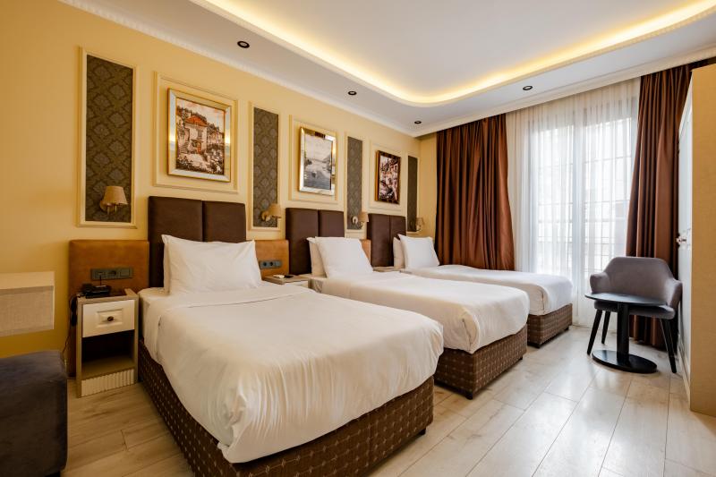 Deluxe Üç Kişilik Oda , Şehir Manzaralı, Bir Büyük ve Bir Tek Kişilik Yataklı