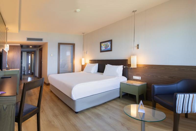 Advantage corner suite with balcony, Boğaz Manzaralı, 