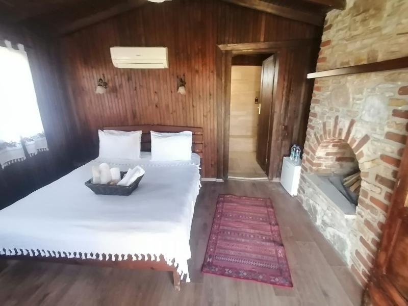 Bungalow, Havuz veya Bahçe Manzaralı, Şömineli