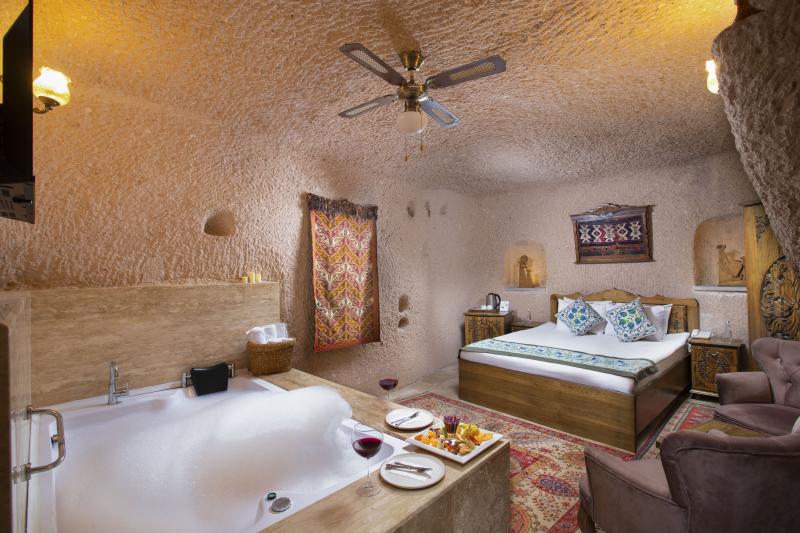 Romantic Suite, Vadi Manzaralı, Jakuzili