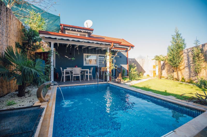 Bungalow, Havuz Manzaralı, Isıtmalı Özel Havuzlu