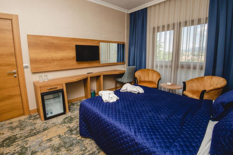 Junior Suite, Kara Manzaralı, Balkonlu