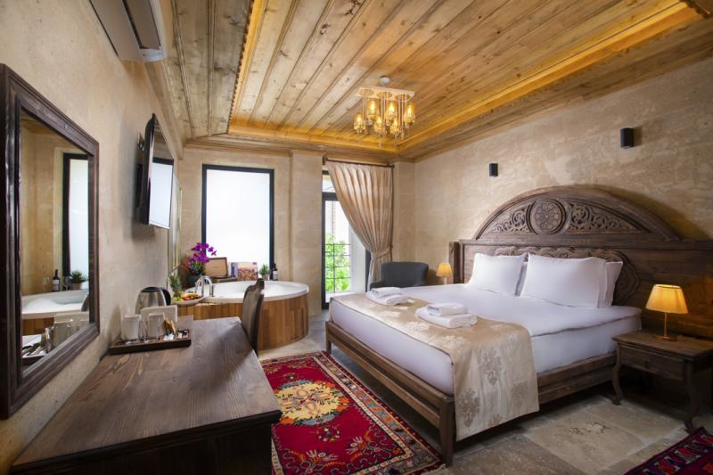 Deluxe Suite, Bahçe Manzaralı, Jakuzili ve Balkonlu