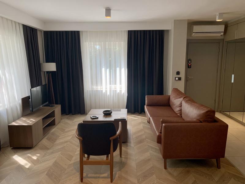 Deluxe Suite , Havuz veya Bahçe Manzaralı, Balkonlu