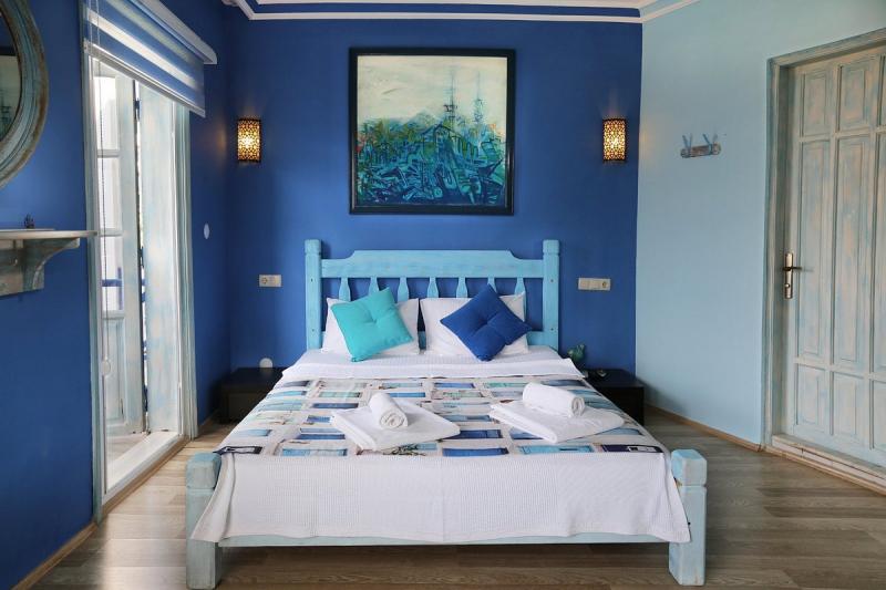 Direkt Deniz Manzaralı Balkonlu Standart Oda (double yatak/çift kişilik)