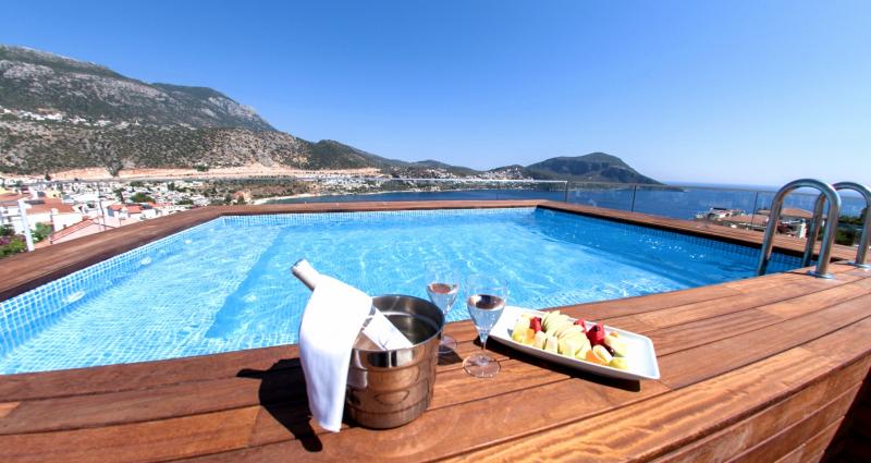 Terrace Pool Room, Deniz Manzaralı, 