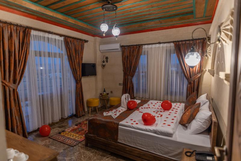 Deluxe Jakuzili Suite, Bahçe Manzaralı, Balkonlu