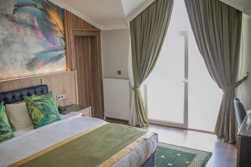 Junior Suite, Havuz Manzaralı, Balkonlu