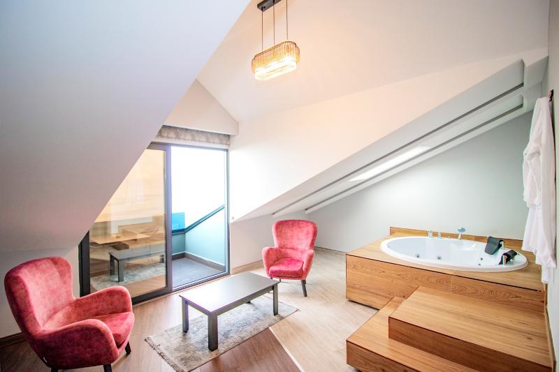 Roof suite, Deniz ve Şehir Manzaralı, Jakuzili ve Balkonlu