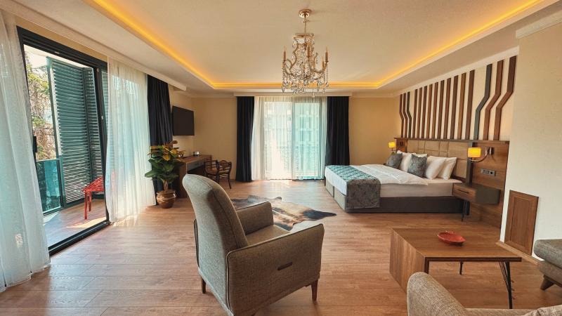 Junior Suite, Deniz veya Kara Manzaralı, Balkonlu