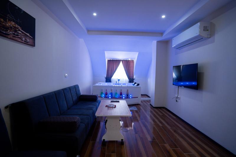 Jakuzili Junior Suite, Şehir Manzaralı, Jakuzili ve Balkonlu