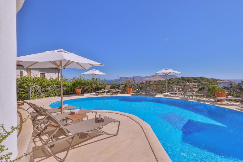 Hill House (Adults Only +14) - 3