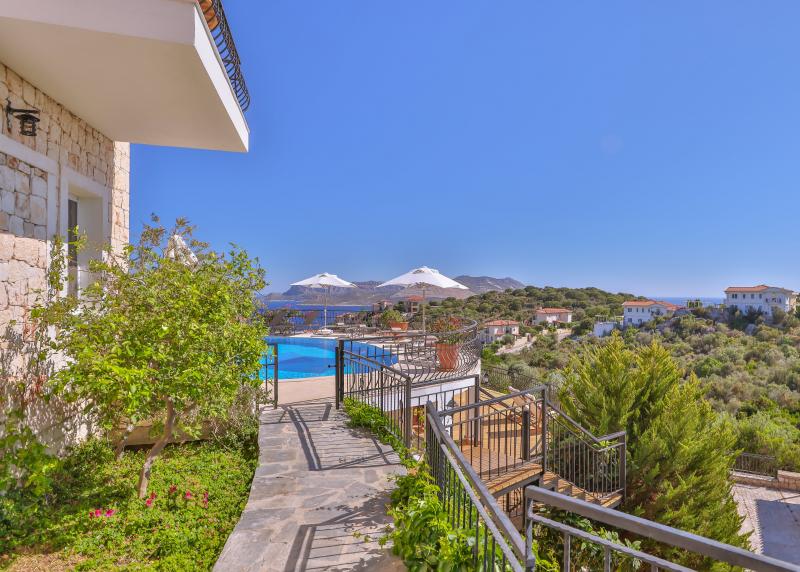 Hill House (Adults Only +14) - 5