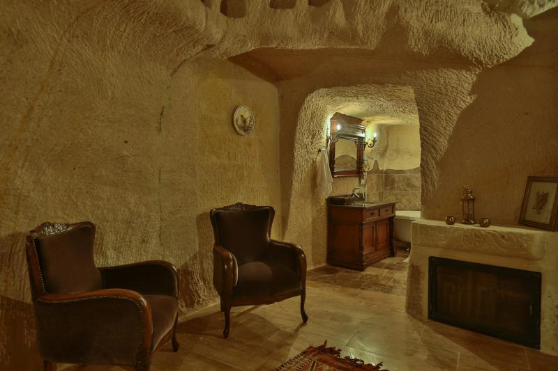 Presidential Suite (Cave)
