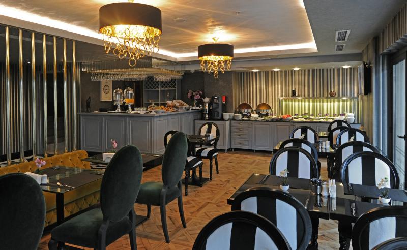 Le Petit Palace Hotel - 2