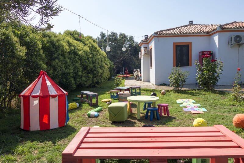 Kardinal Bag Evi Etstur