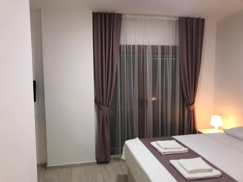 Standart Oda, Şehir Manzaralı, 