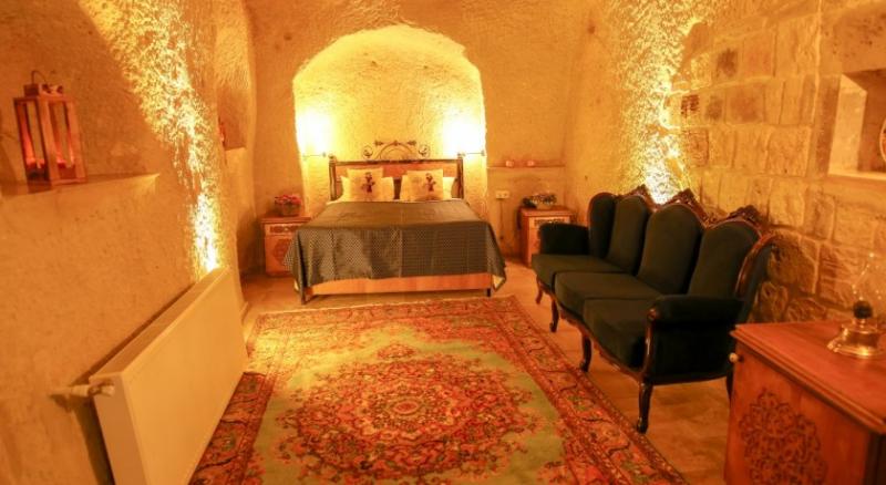 105 AUTHENTIC CAVE ROOM 
