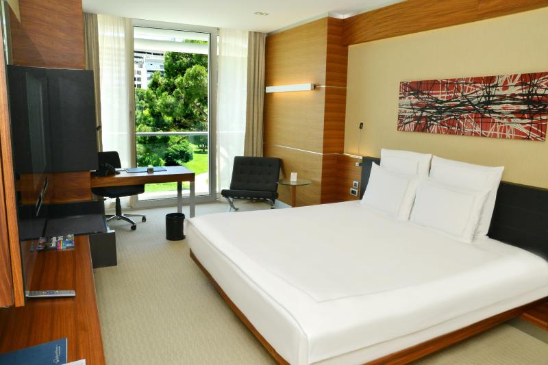 Executive Room with Garden View-Double 