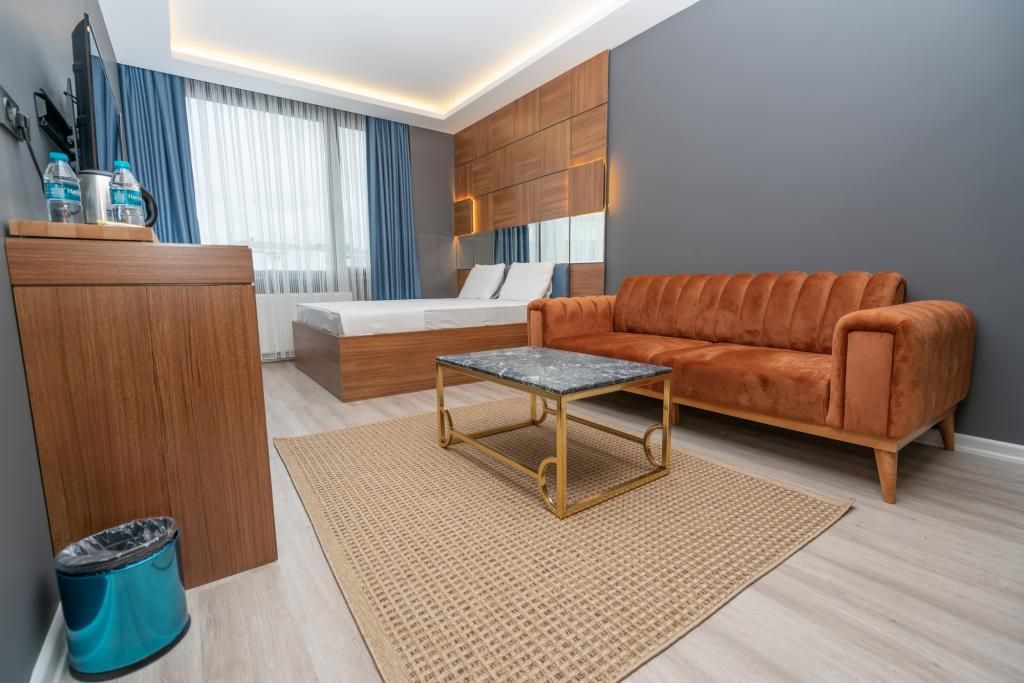 Center Suite — 4
