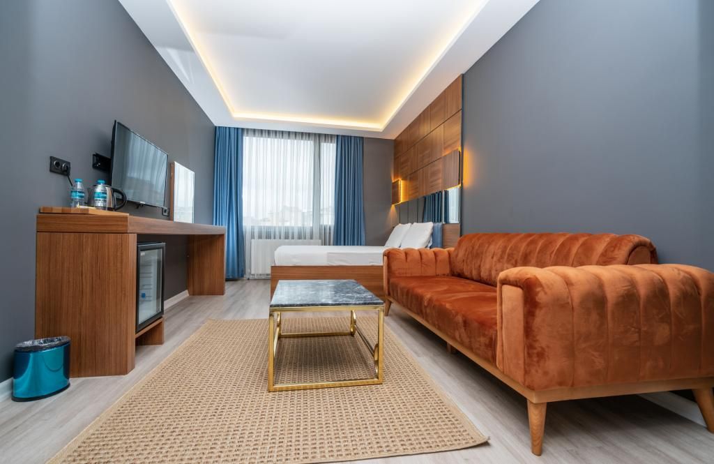 Center Suite — 5