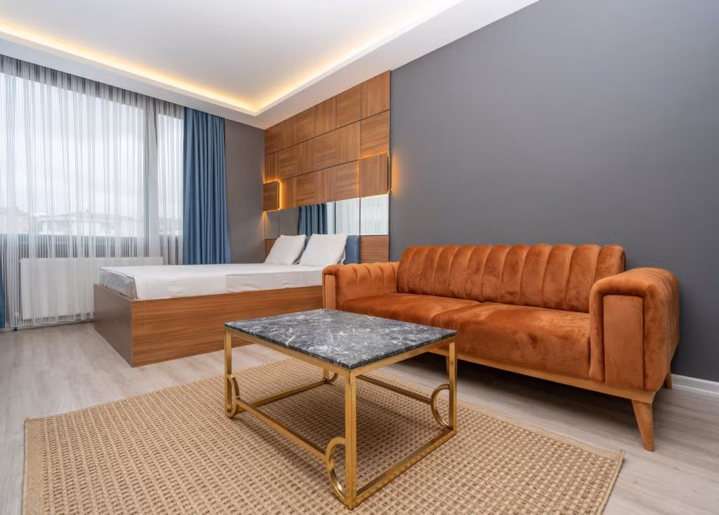 Center Suite — 6