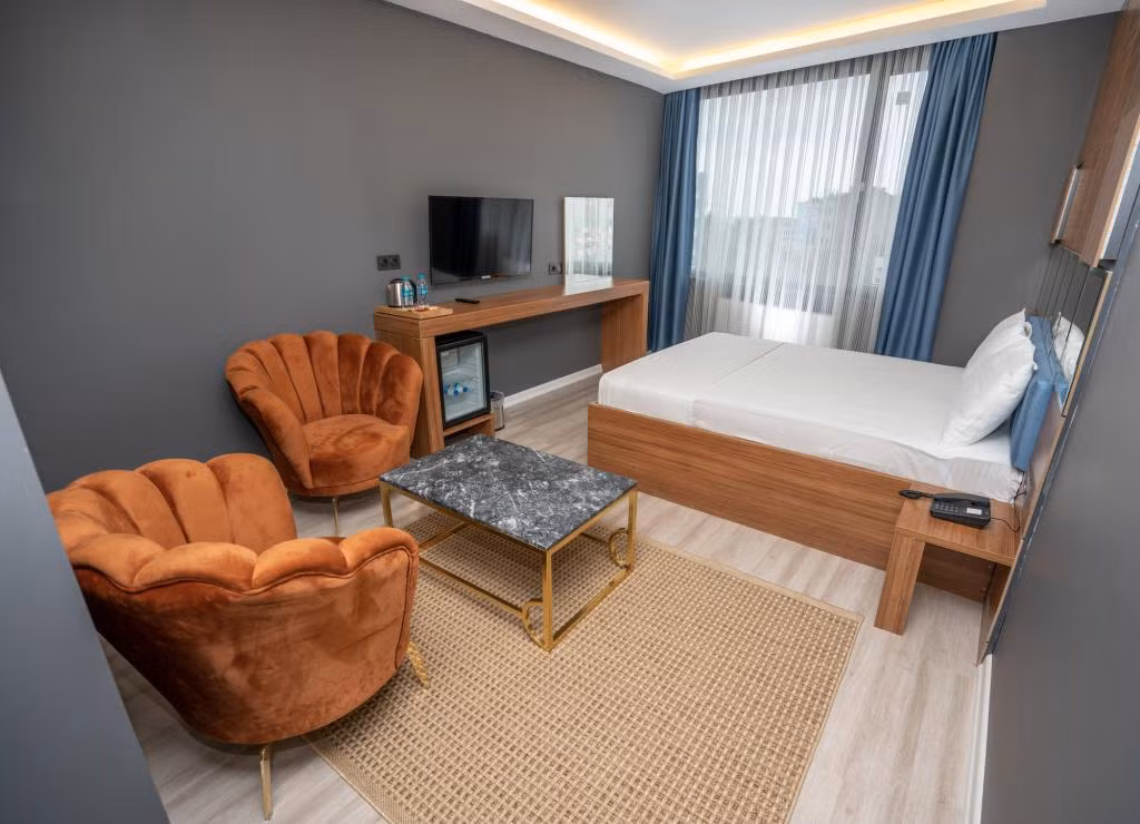 Center Suite — 7