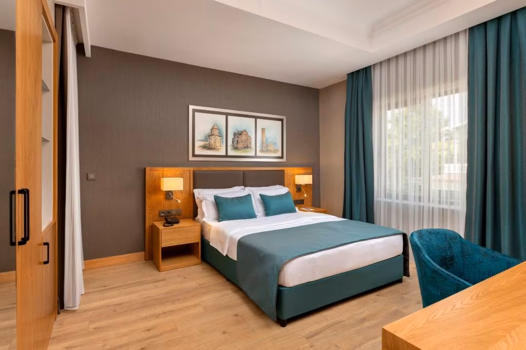 Pukka Hotel — 3