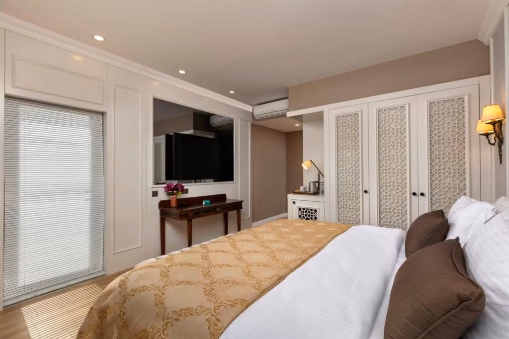  Pukka Hotel  — 5