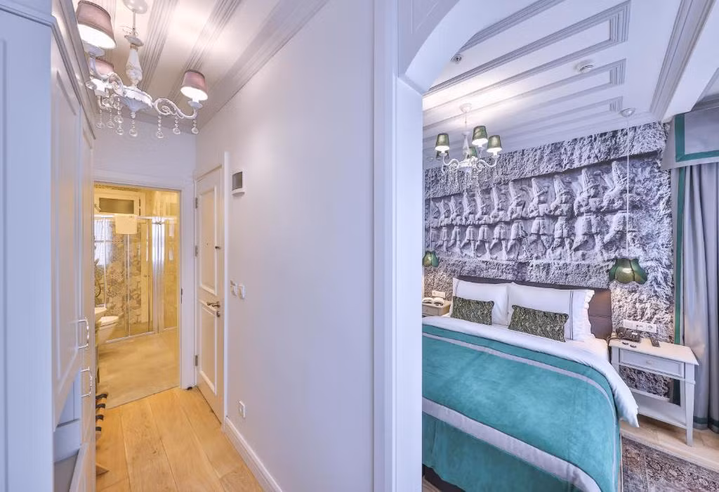 9 Doors Hotel — 2