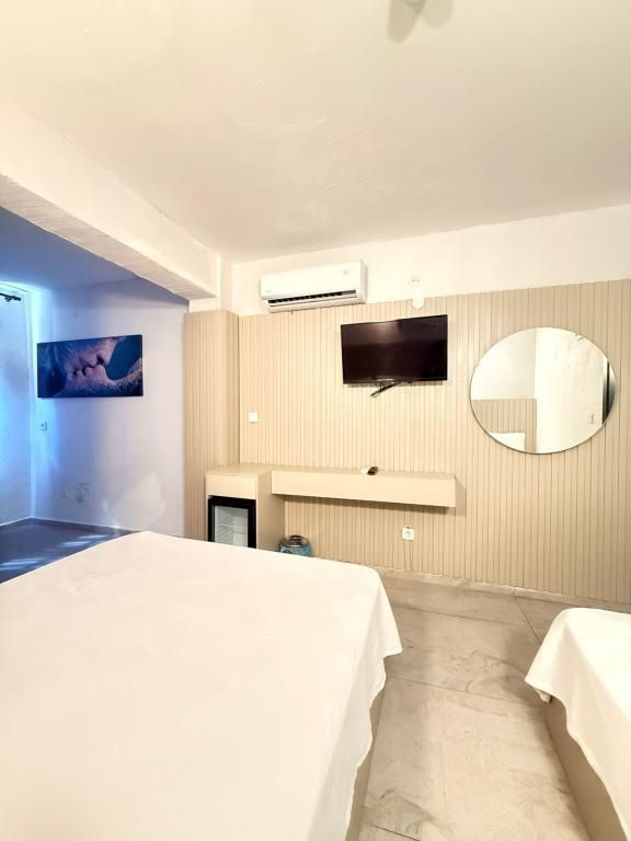 Ados Hotel — 8