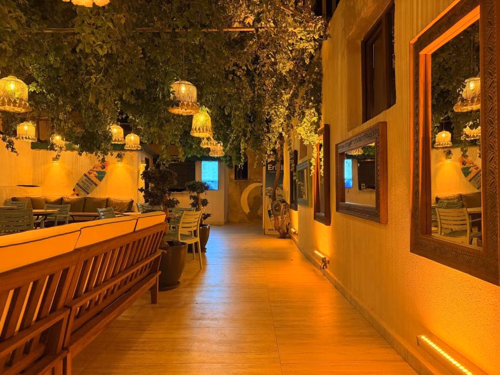 Ados Hotel