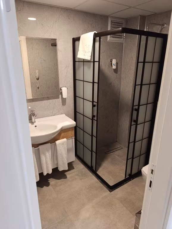 Adresin Hotel — 8