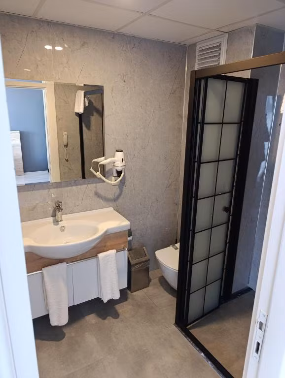 Adresin Hotel — 10