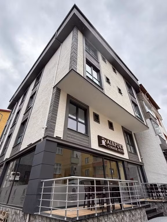 Airport Corner Hotel