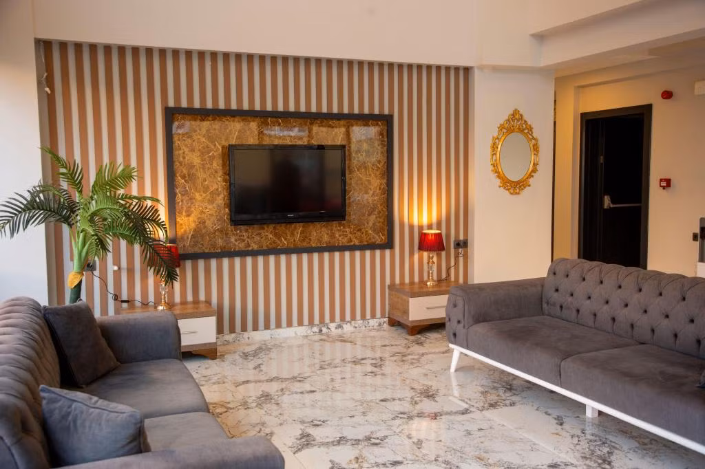 Airport Corner Hotel — 3