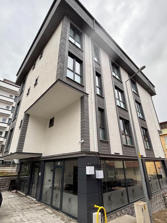 Airport Corner Hotel — 8