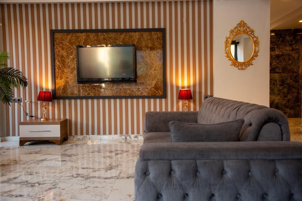 Airport Corner Hotel — 9